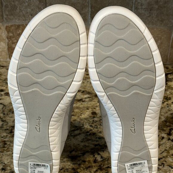 Clarks Adella Stroll Light Grey WOMEN'S  SIZE 11 NWOT  (E/P) - Picture 5 of 6